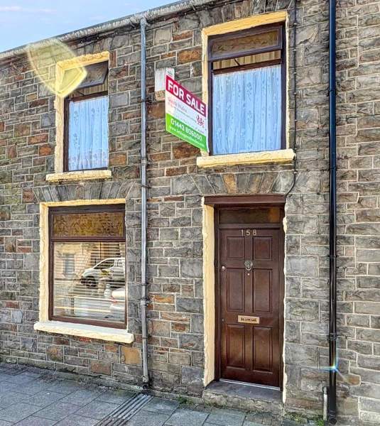 High Street, Treorchy, Rhondda Cynon Taff. CF42 6NU